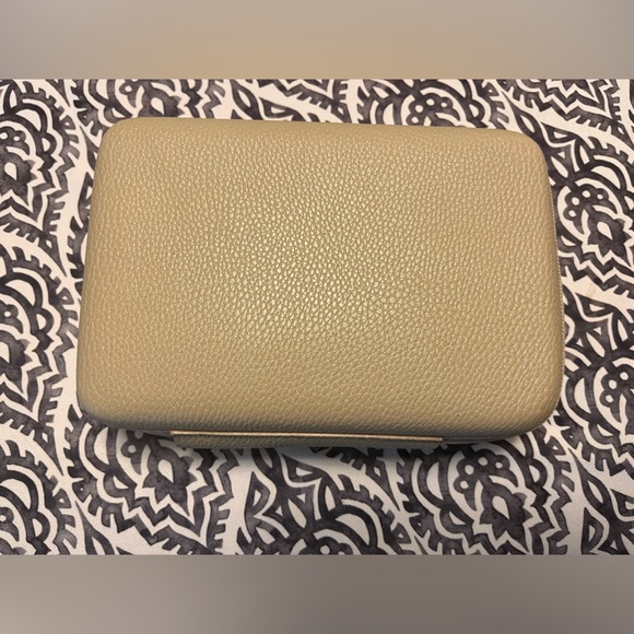 Giorgio Armani x Eva Air Toiletries Case - Picture 3 of 6